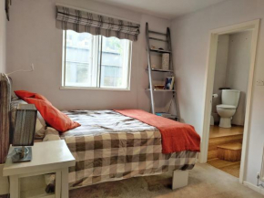 Cozy ensuite in authentic homestay with garden terrace in prime location just east of City